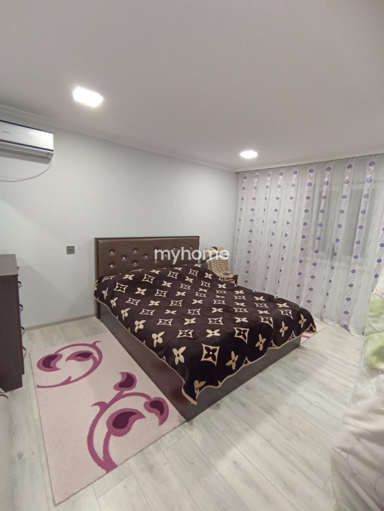  Qaraçuxur qəsəbəsində 300m² həyət evi satılır