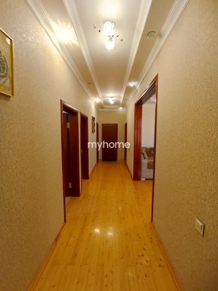  Qaraçuxur qəsəbəsində 300m² həyət evi satılır