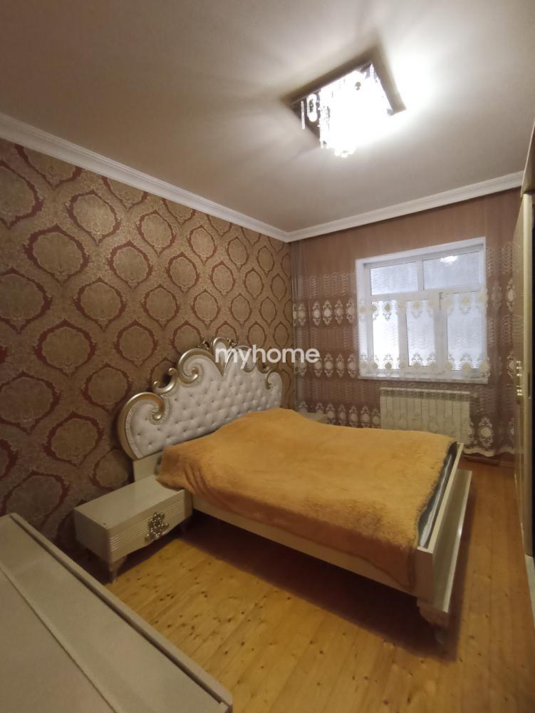  Qaraçuxur qəsəbəsində 300m² həyət evi satılır