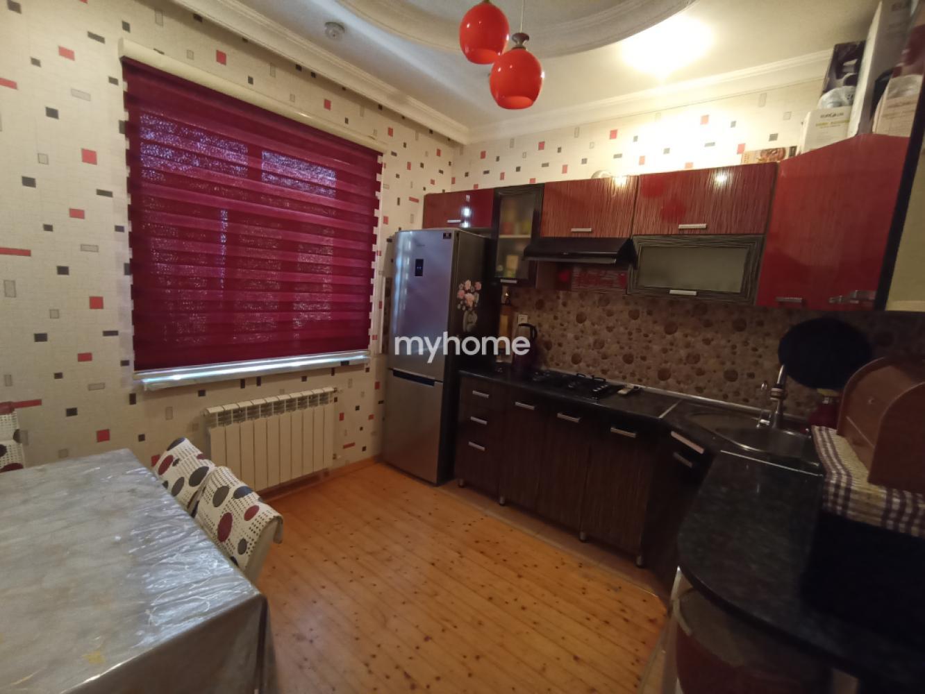  Qaraçuxur qəsəbəsində 300m² həyət evi satılır