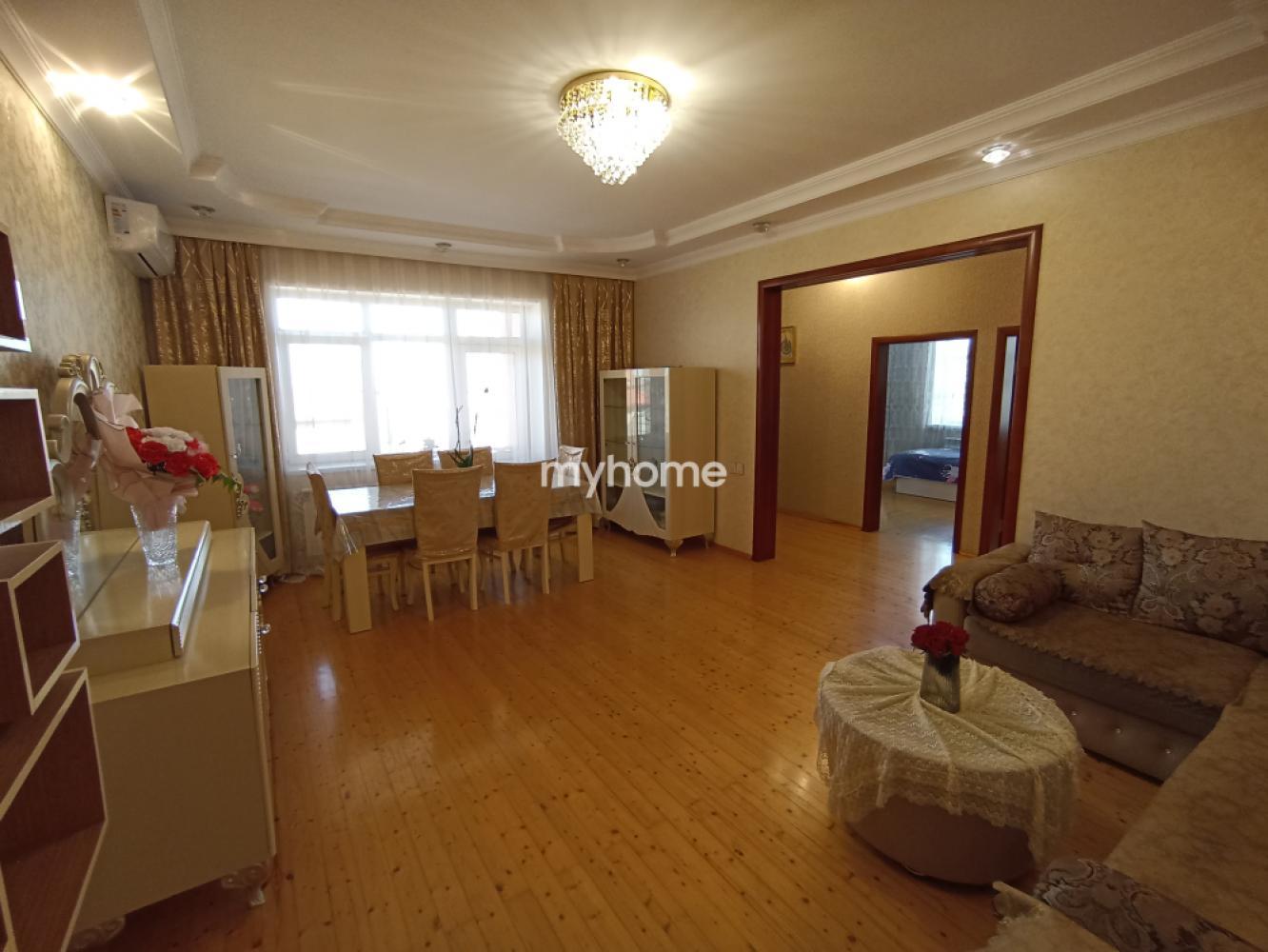 Qaraçuxur qəsəbəsində 300m² həyət evi satılır