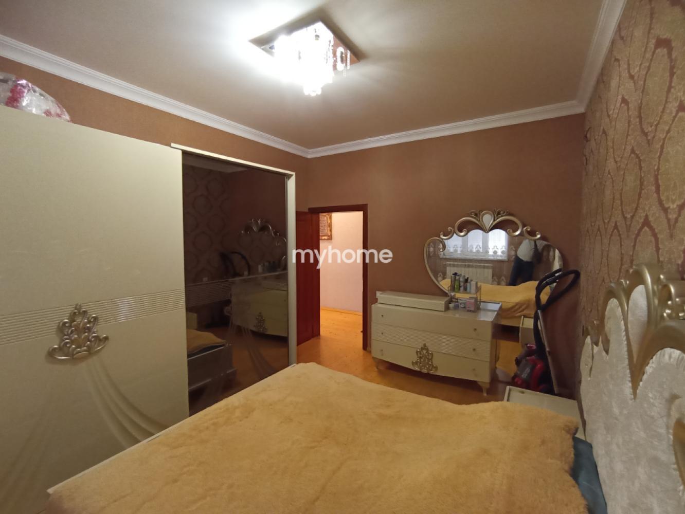  Qaraçuxur qəsəbəsində 300m² həyət evi satılır