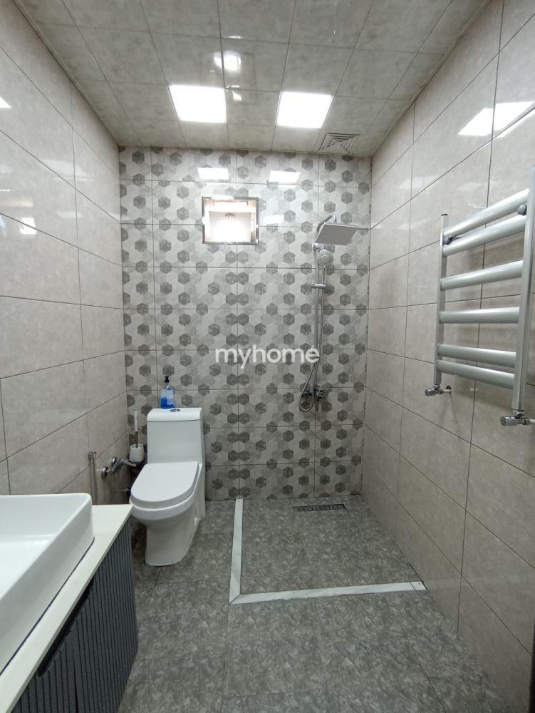  Qaraçuxur qəsəbəsində 300m² həyət evi satılır