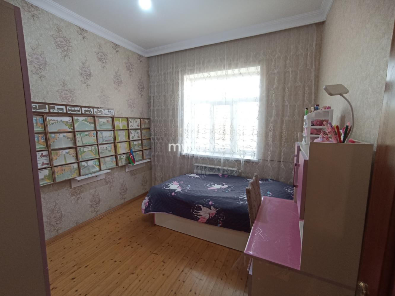  Qaraçuxur qəsəbəsində 300m² həyət evi satılır