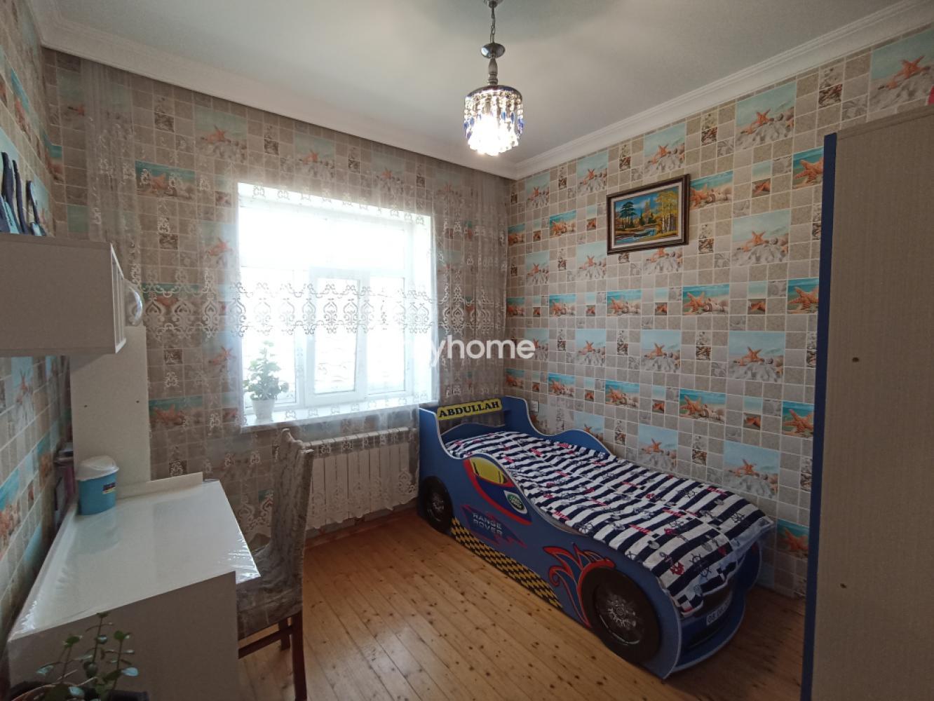 Qaraçuxur qəsəbəsində 300m² həyət evi satılır