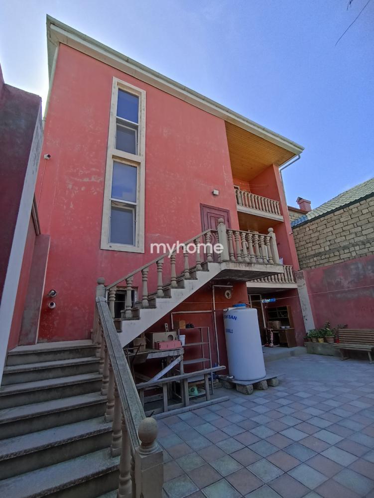  Qaraçuxur qəsəbəsində 300m² həyət evi satılır