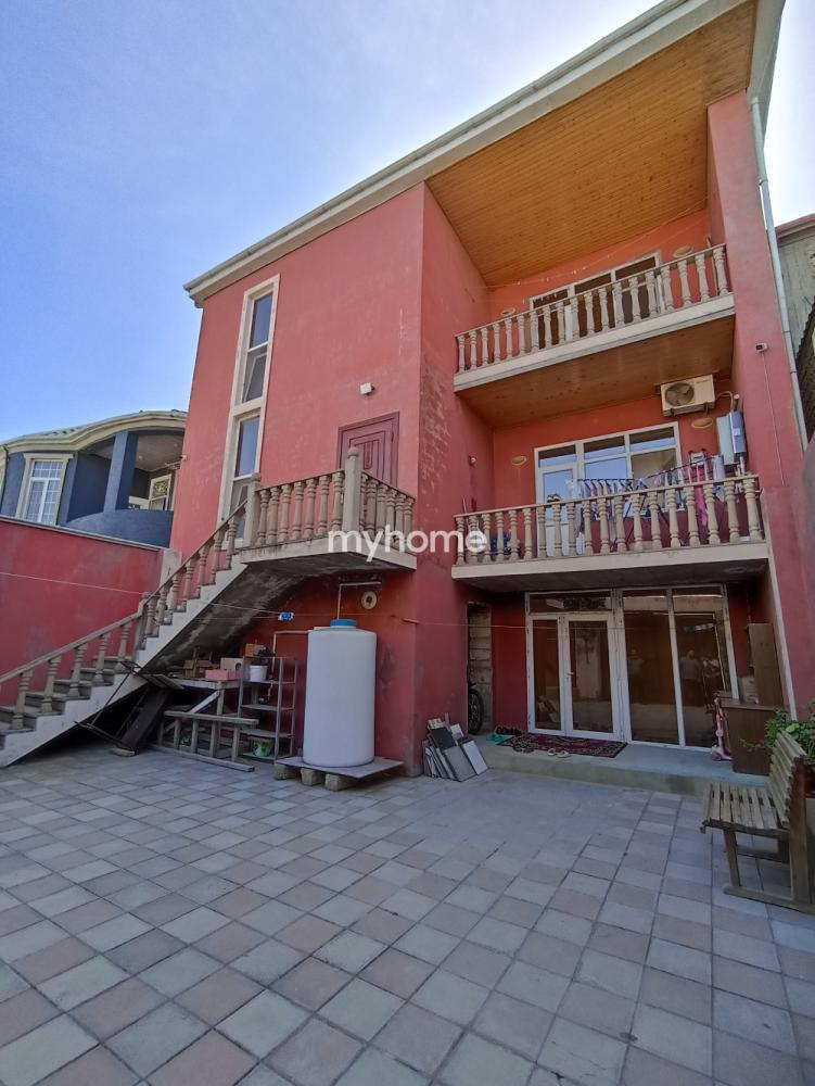  Qaraçuxur qəsəbəsində 300m² həyət evi satılır