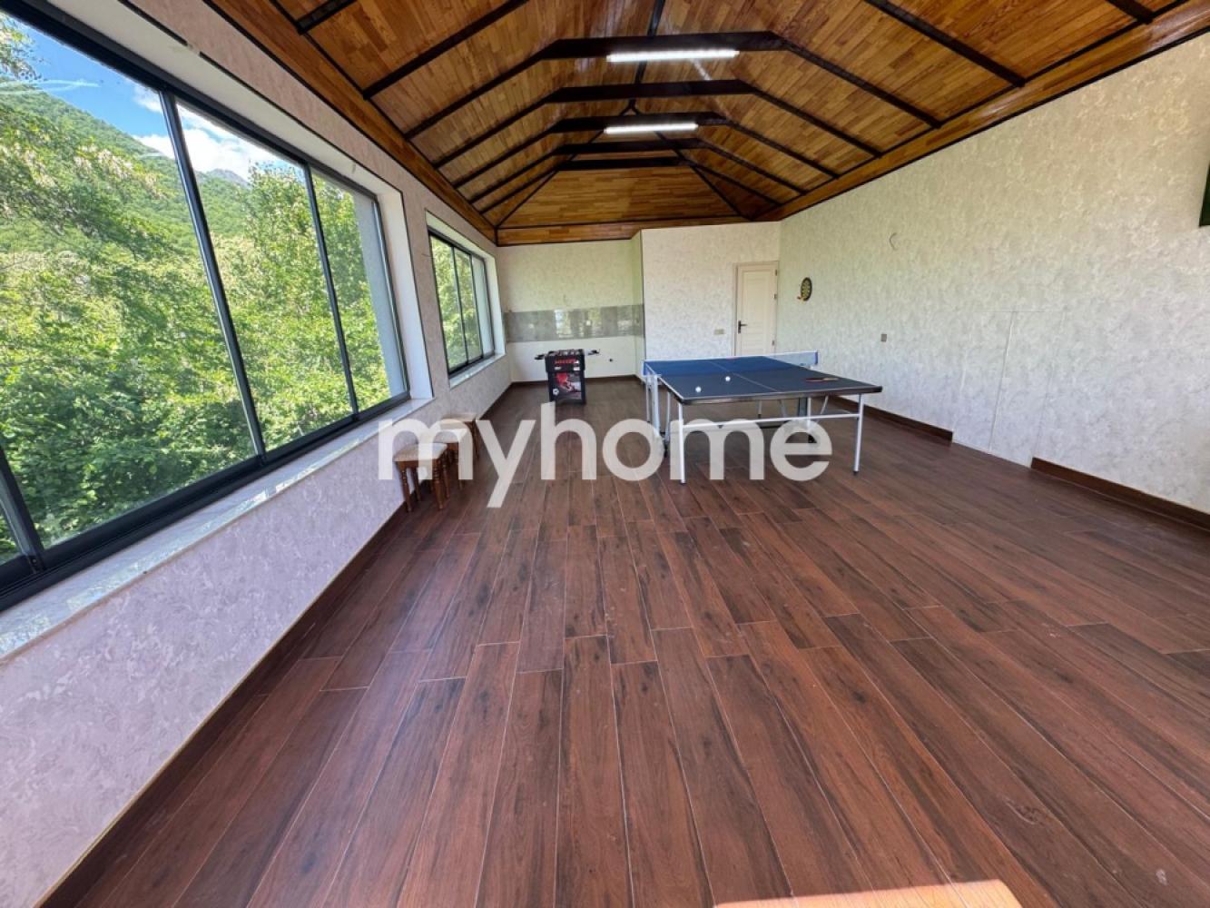 Qəbələ şəhərində 180m² həyət evi kirayə verilir Qəbələ şəhərində 180m² həyət evi kirayə verilir
