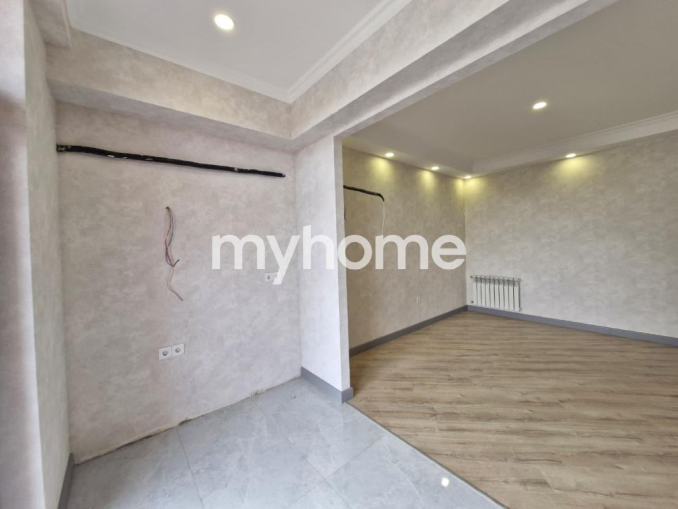 7-ci mikrorayon qəsəbəsi 60m² mənzil satılır