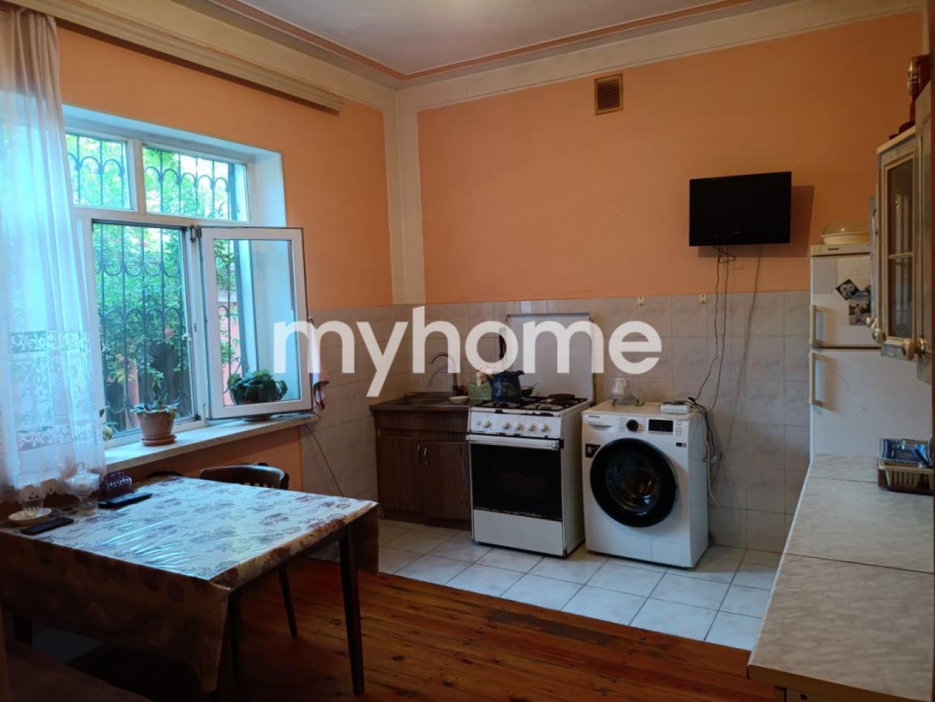 Qaraçuxur qəsəbəsində 200m² həyət evi satılır Qaraçuxur qəsəbəsində 200m² həyət evi satılır