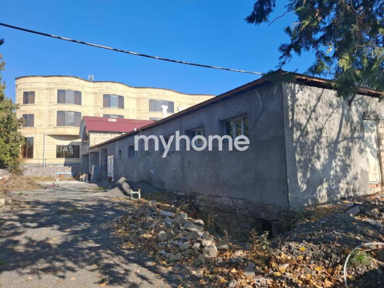 Qəbələ şəhərində 470m² obyekt satılır Qəbələ şəhərində 470m² obyekt satılır