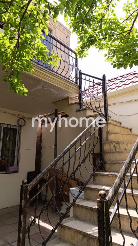 Əmircan qəsəbəsində 190m² həyət evi satılır Əmircan qəsəbəsində 190m² həyət evi satılır
