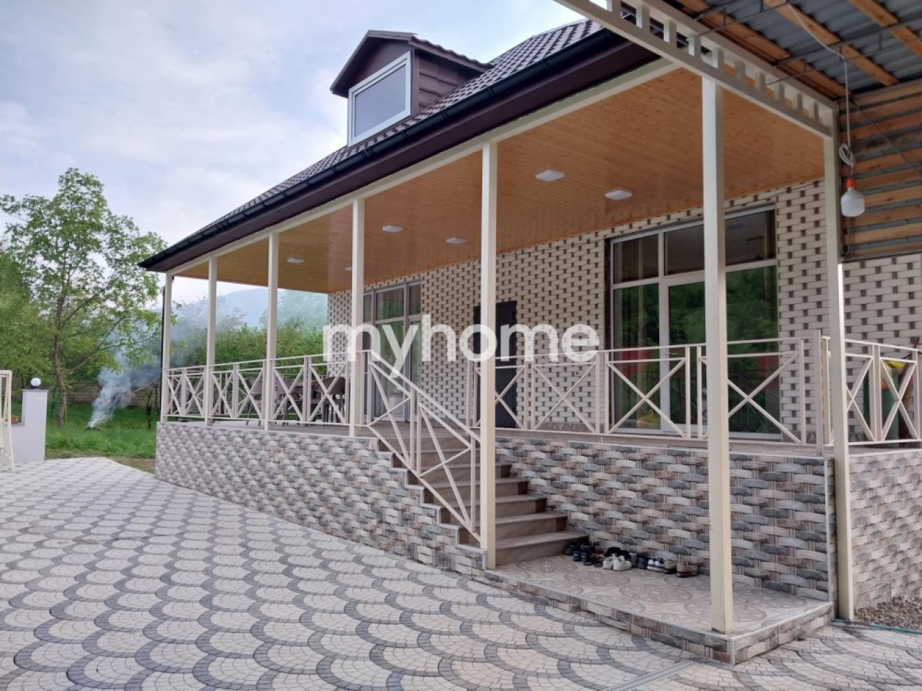 Quba şəhəri 160m² həyət evi kirayə verilir
