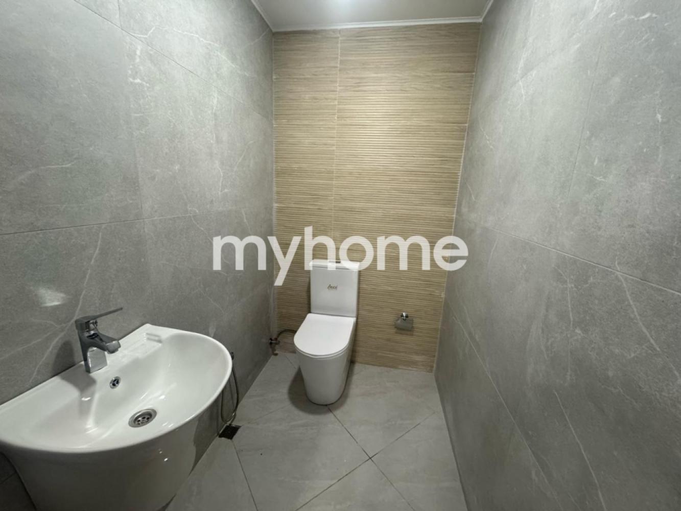 7-ci mikrorayon qəsəbəsi 87m² mənzil satılır