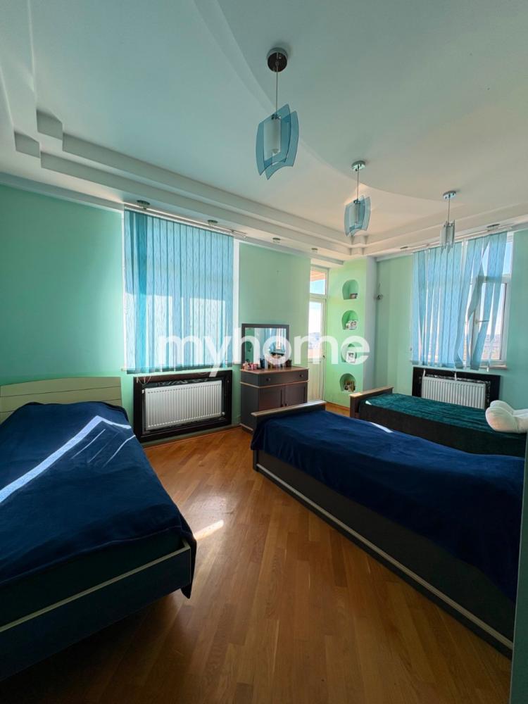 Bakıxanov qəsəbəsində 155m² mənzil satılır Bakıxanov qəsəbəsində 155m² mənzil satılır