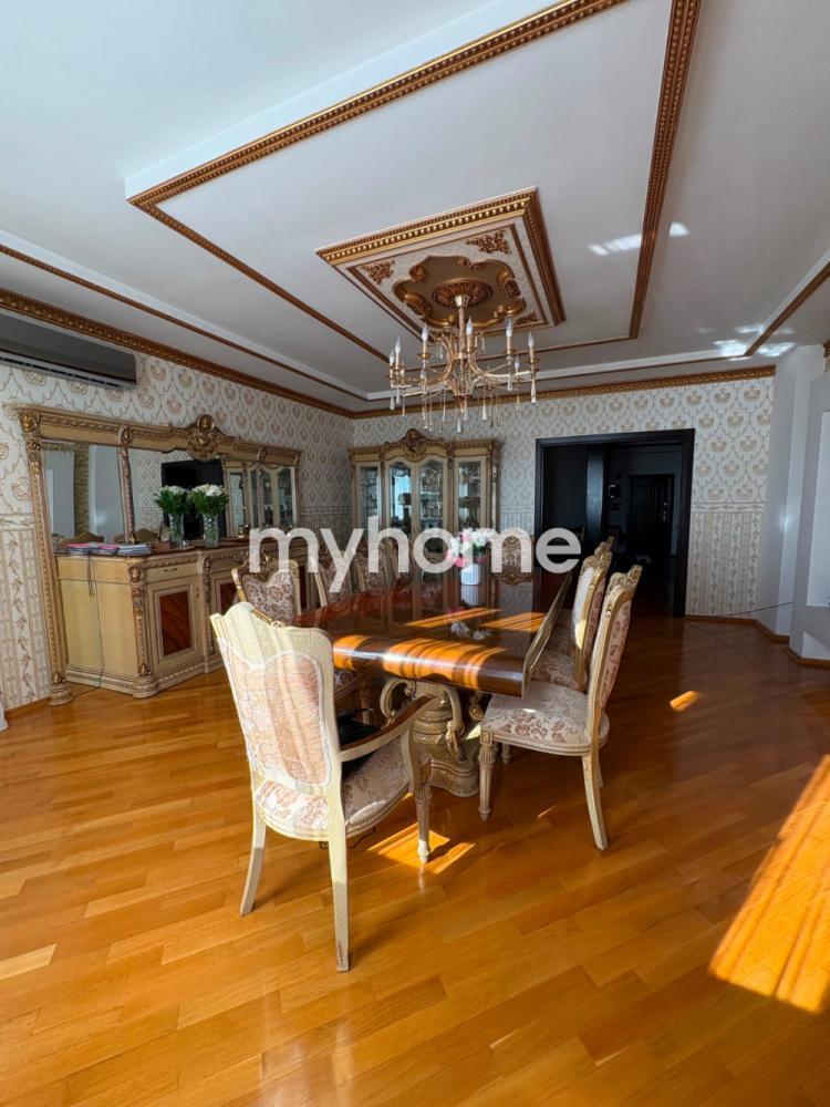Bakıxanov qəsəbəsində 155m² mənzil satılır Bakıxanov qəsəbəsində 155m² mənzil satılır