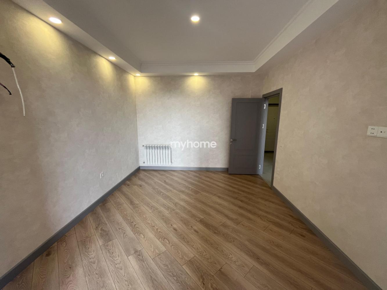 7-ci mikrorayon qəsəbəsi 64m² mənzil satılır