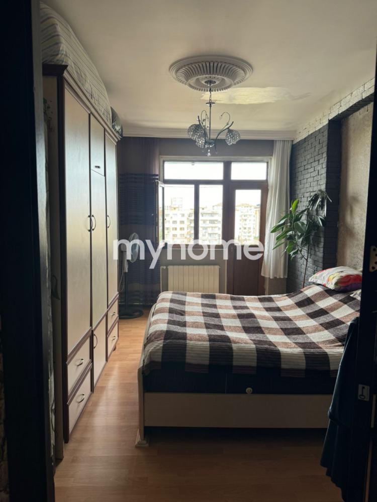 Bakıxanov qəsəbəsi 70m² mənzil satılır