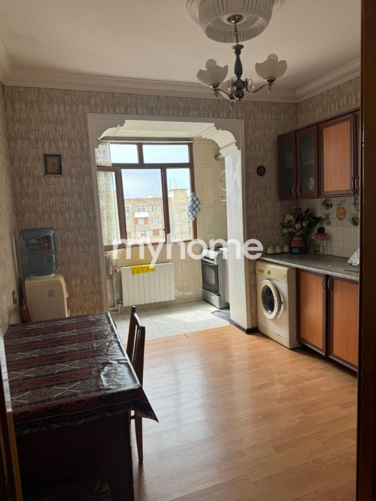 Bakıxanov qəsəbəsində 70m² mənzil satılır Bakıxanov qəsəbəsində 70m² mənzil satılır