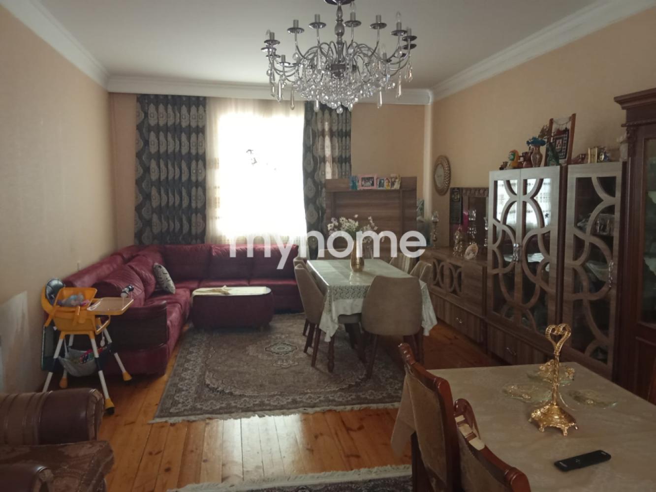 Qaraçuxur qəsəbəsində 200m² həyət evi satılır Qaraçuxur qəsəbəsində 200m² həyət evi satılır