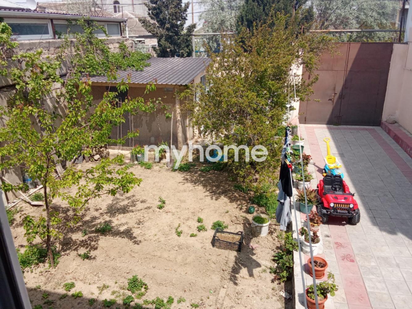 Qaraçuxur qəsəbəsi 200m² həyət evi satılır