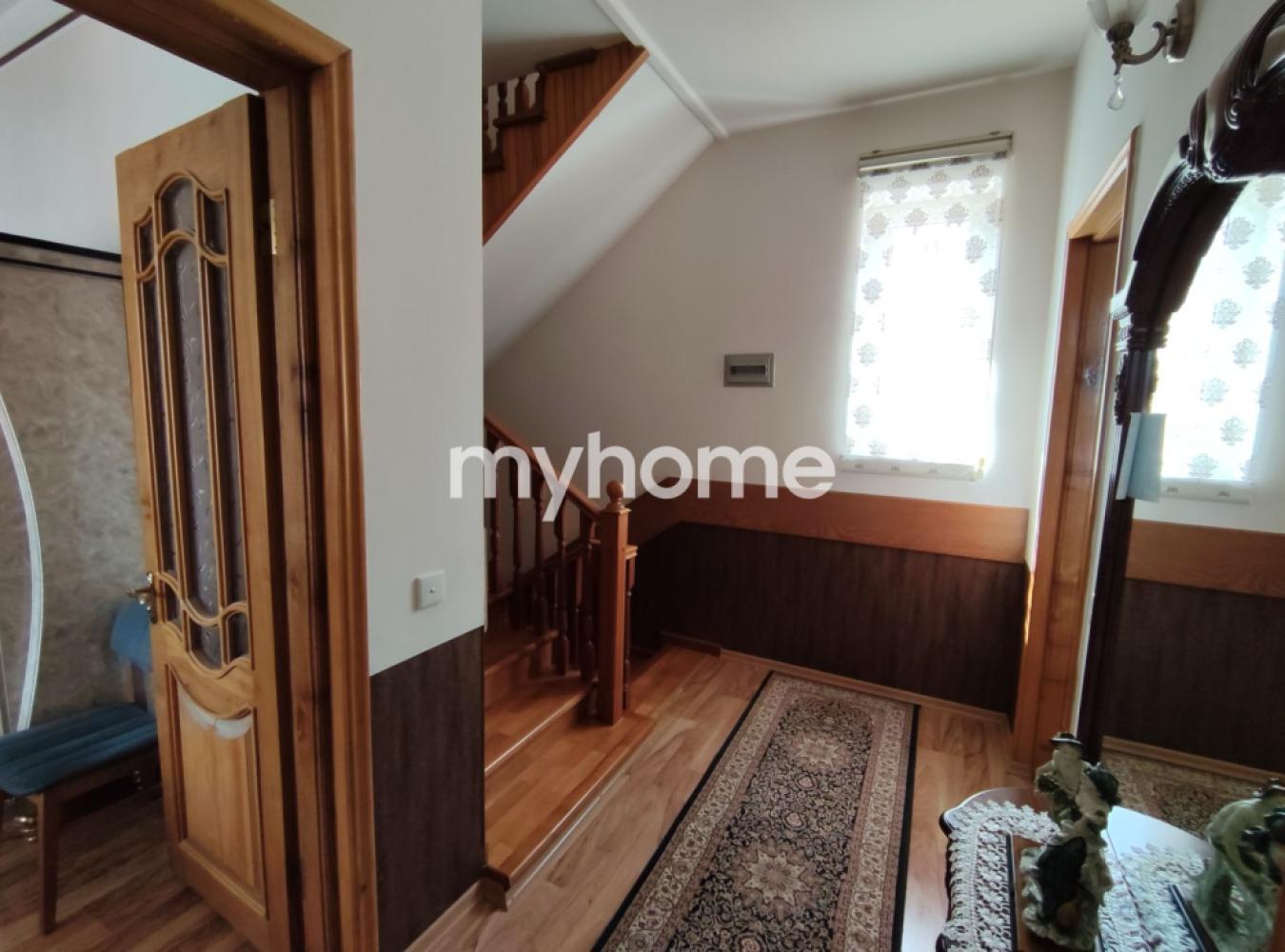 Qaraçuxur qəsəbəsində 225m² həyət evi satılır Qaraçuxur qəsəbəsində 225m² həyət evi satılır