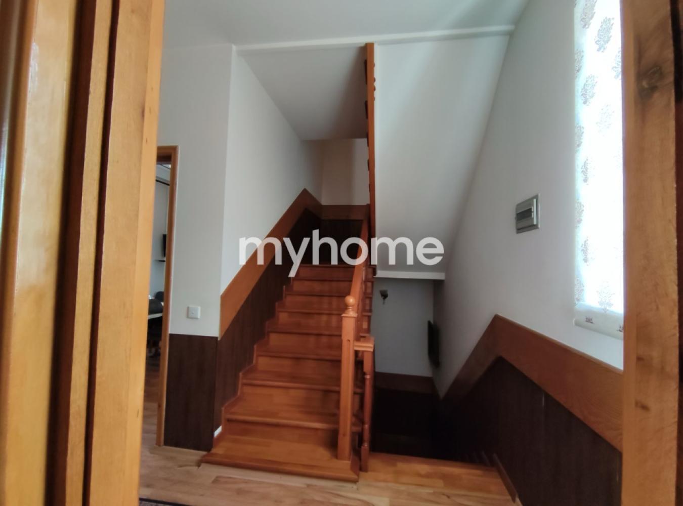 Qaraçuxur qəsəbəsində 225m² həyət evi satılır Qaraçuxur qəsəbəsində 225m² həyət evi satılır