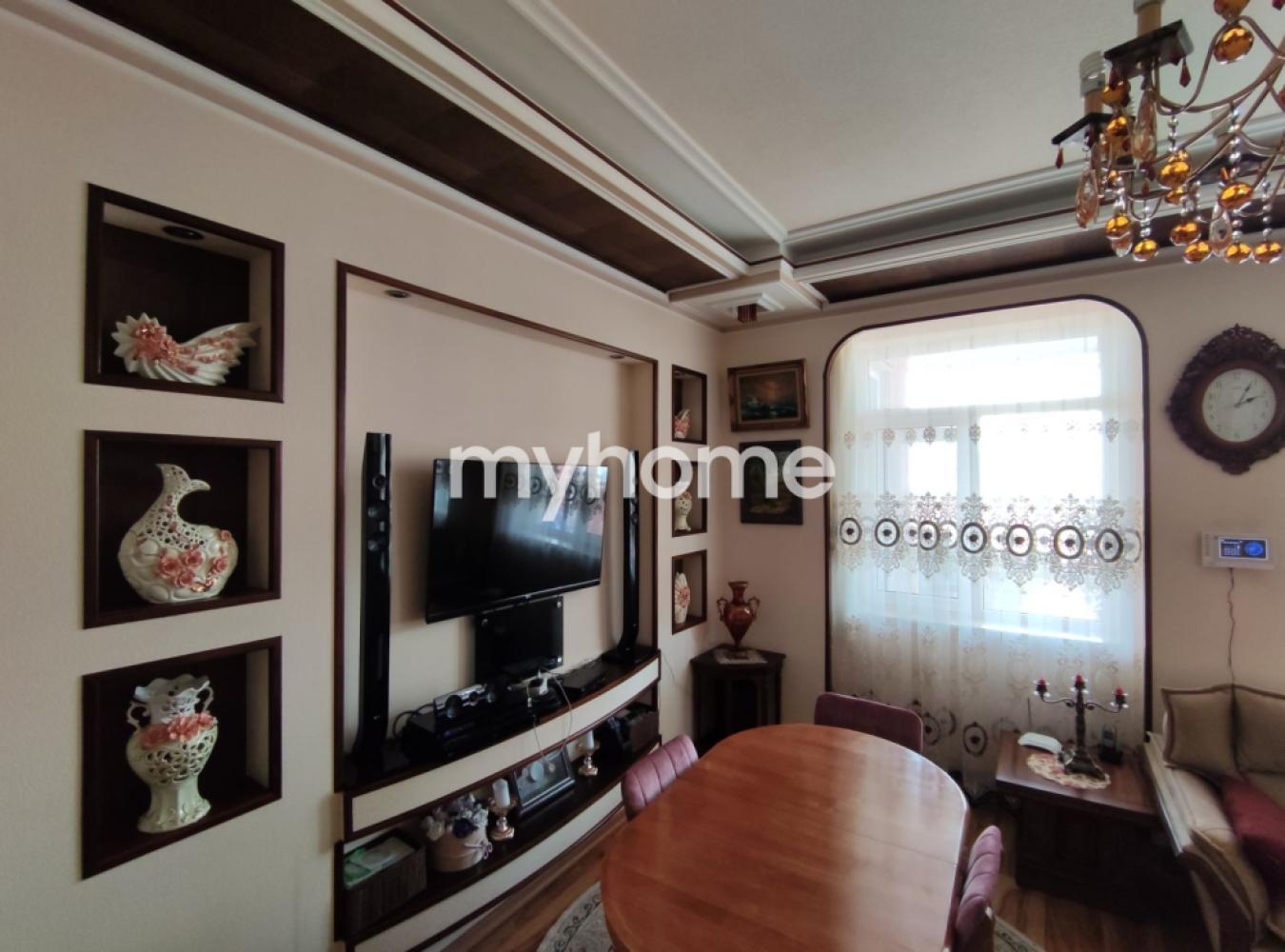 Qaraçuxur qəsəbəsində 225m² həyət evi satılır Qaraçuxur qəsəbəsində 225m² həyət evi satılır