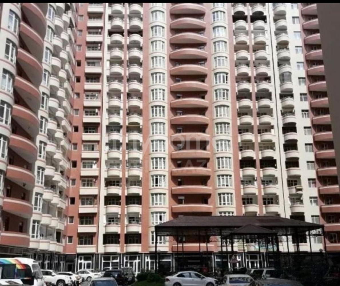 Badamdar qəsəbəsi 138m² mənzil satılır