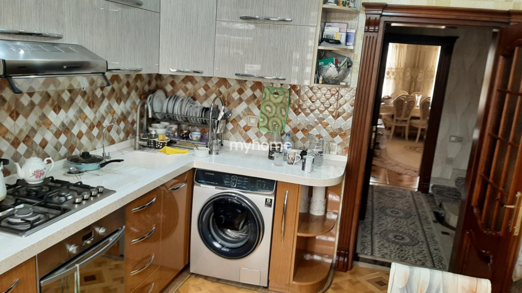 Suraxanı qəsəbəsində 280m² həyət evi satılır Suraxanı qəsəbəsində 280m² həyət evi satılır