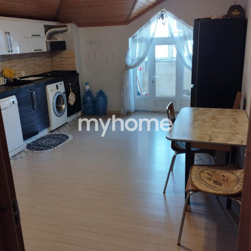 Günəşli qəsəbəsi 108m² mənzil satılır