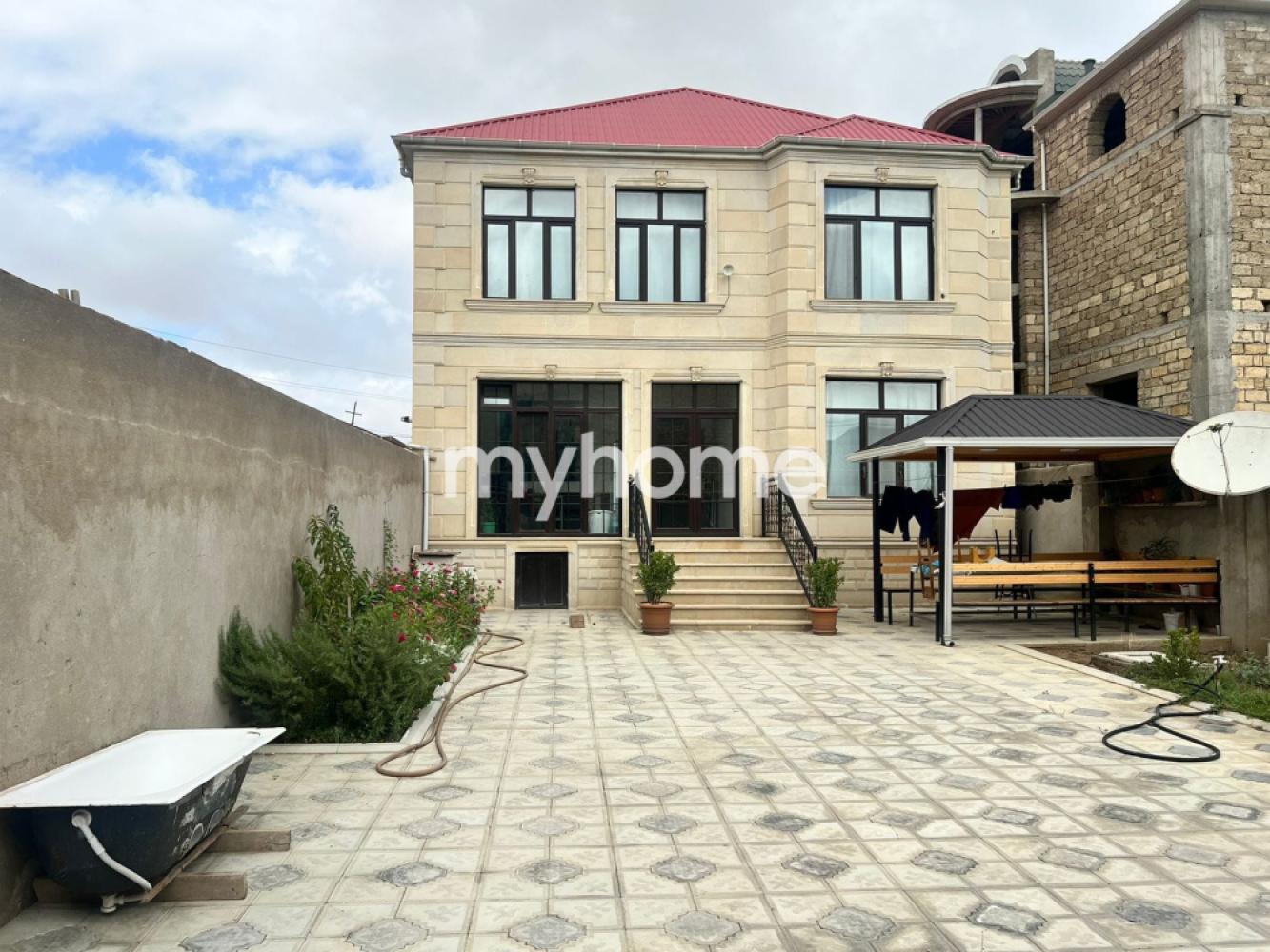 Binəqədi qəsəbəsi 220m² həyət evi satılır