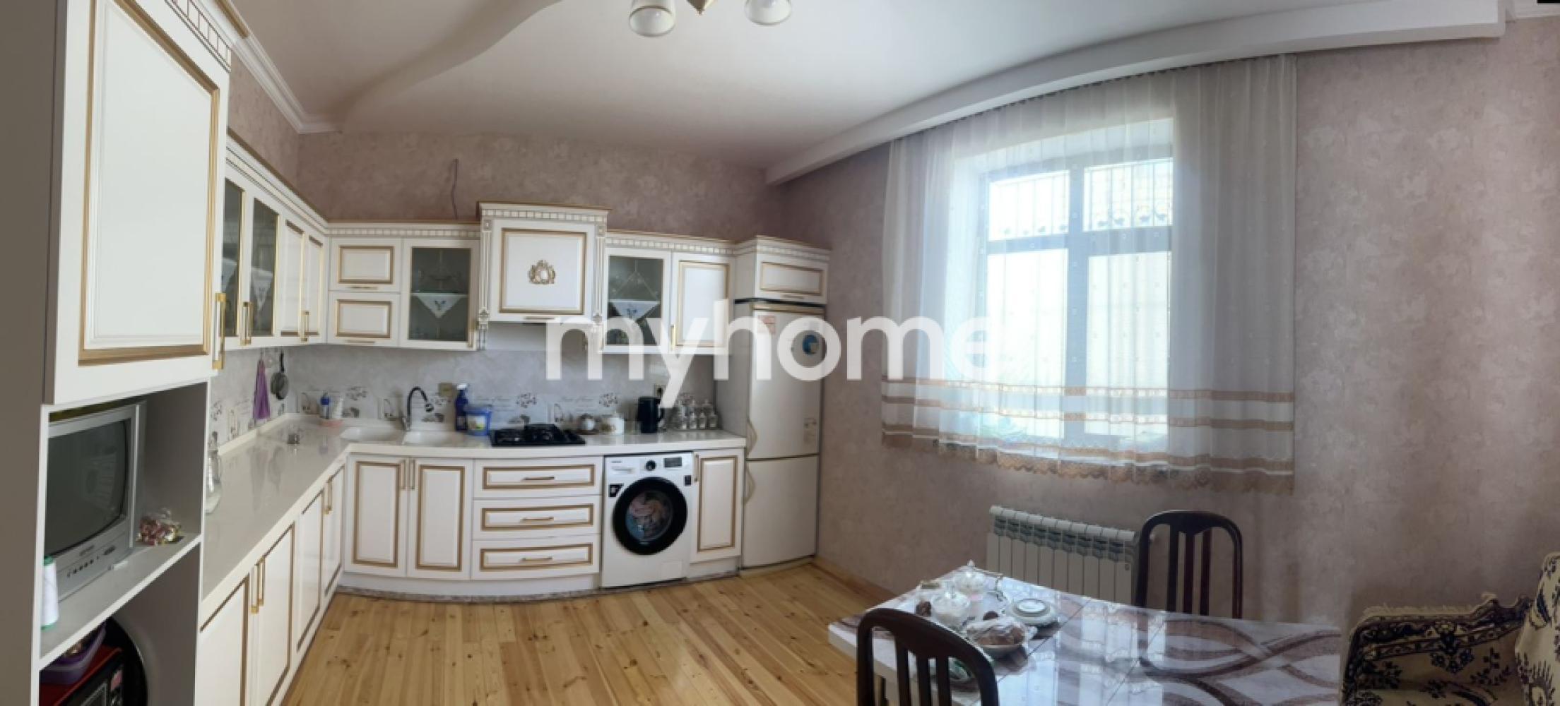 Binəqədi qəsəbəsi 220m² həyət evi satılır
