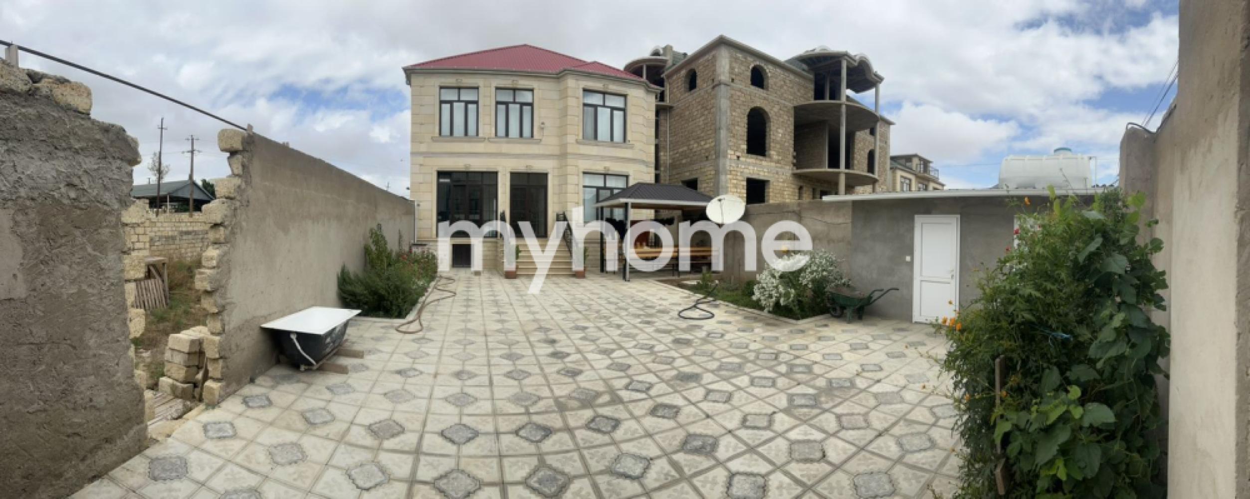 Binəqədi qəsəbəsində 220m² həyət evi satılır Binəqədi qəsəbəsində 220m² həyət evi satılır