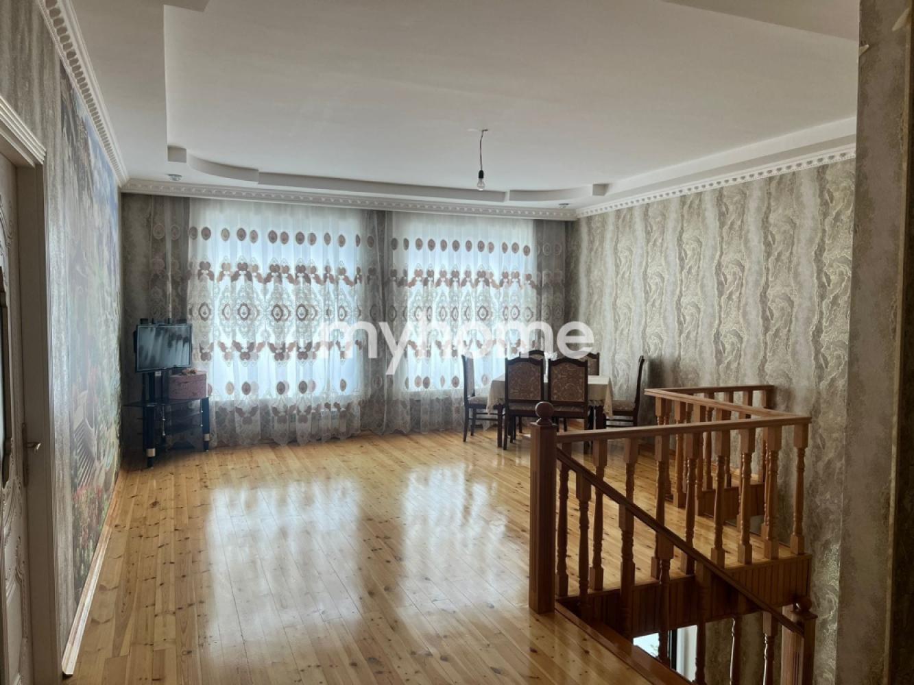 Binəqədi qəsəbəsində 220m² həyət evi satılır Binəqədi qəsəbəsində 220m² həyət evi satılır