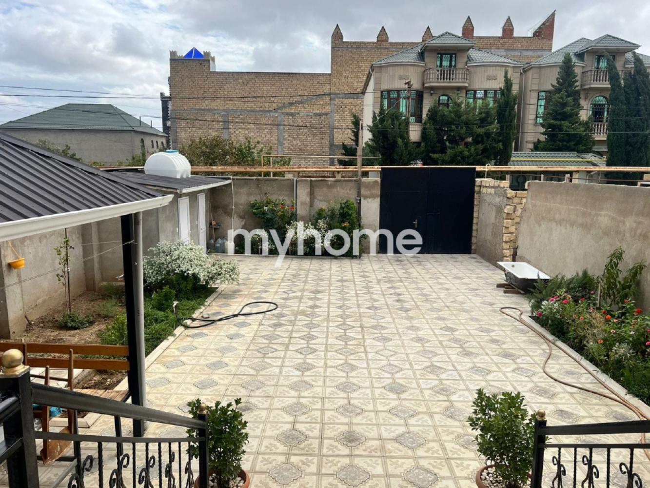 Binəqədi qəsəbəsində 220m² həyət evi satılır Binəqədi qəsəbəsində 220m² həyət evi satılır