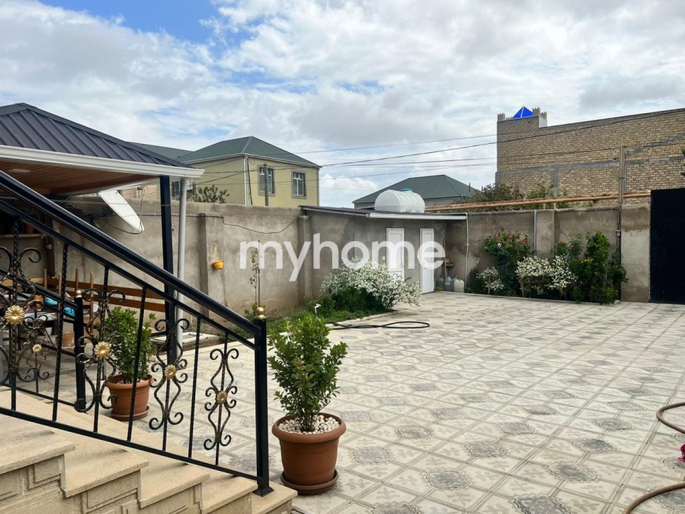 Binəqədi qəsəbəsində 220m² həyət evi satılır Binəqədi qəsəbəsində 220m² həyət evi satılır
