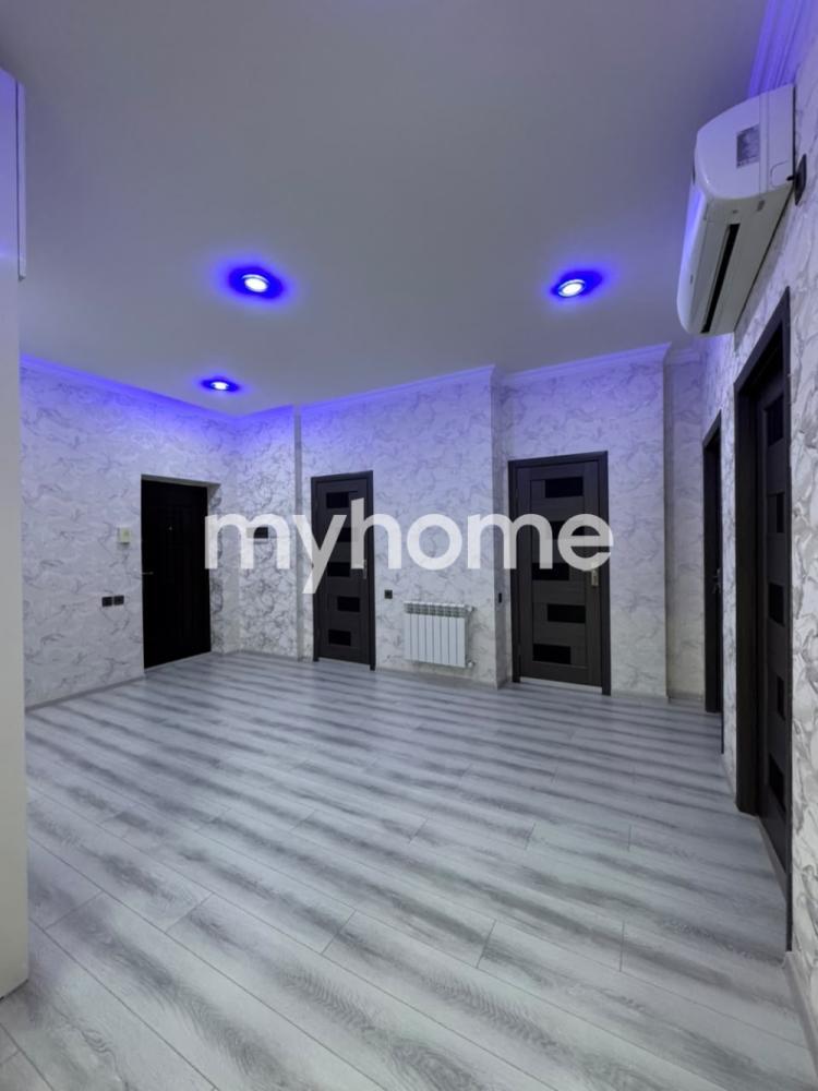 Bakıxanov qəsəbəsi 100m² mənzil satılır