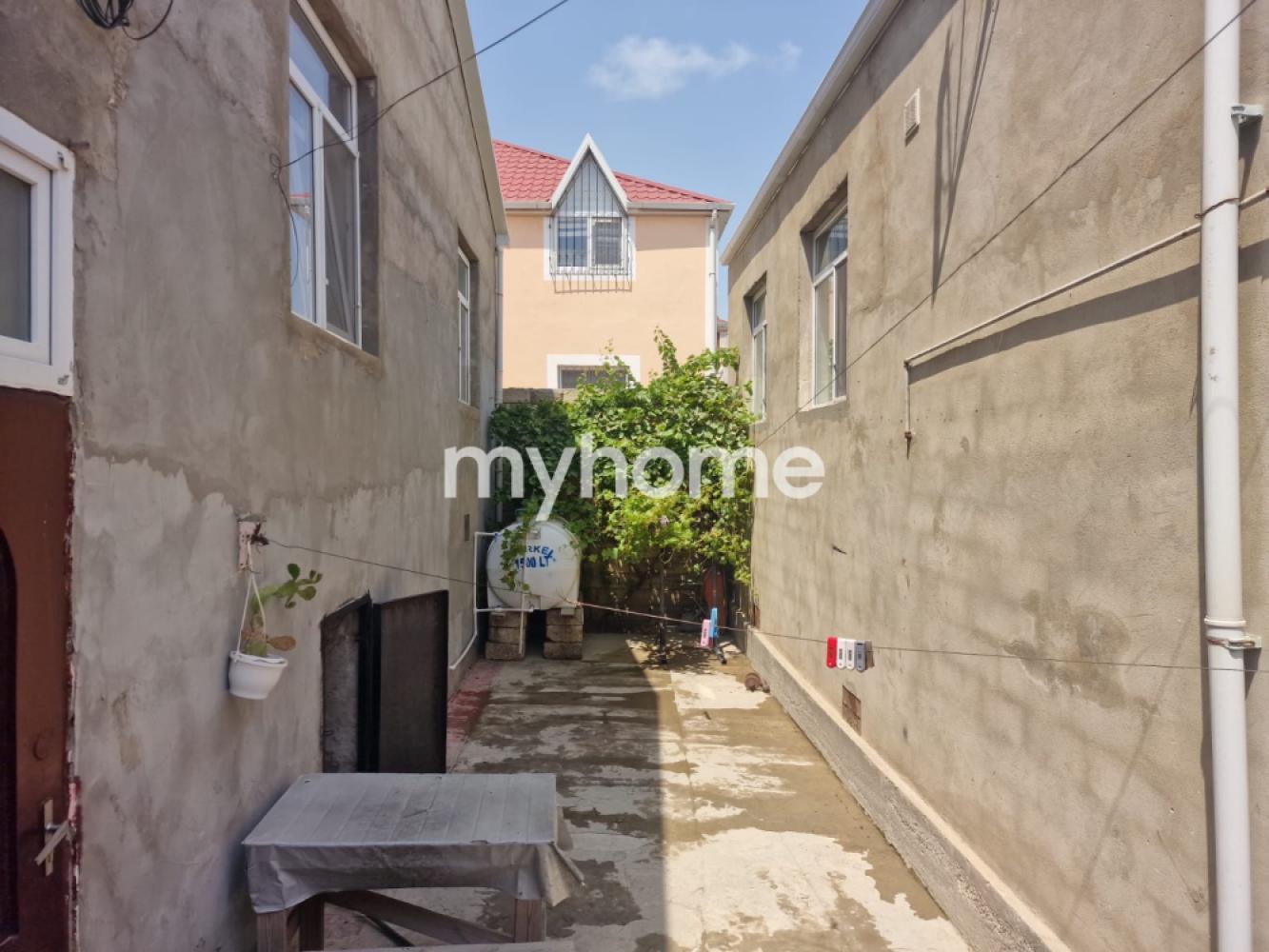 Bakıxanov qəsəbəsində 200m² həyət evi satılır Bakıxanov qəsəbəsində 200m² həyət evi satılır