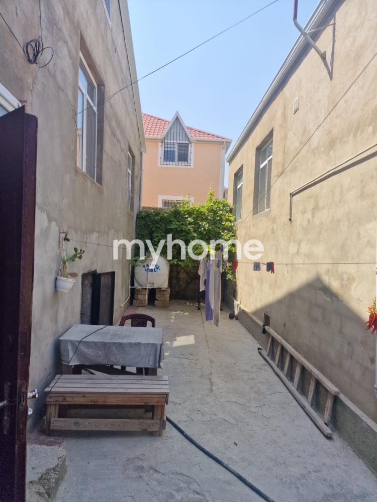Bakıxanov qəsəbəsində 200m² həyət evi satılır Bakıxanov qəsəbəsində 200m² həyət evi satılır