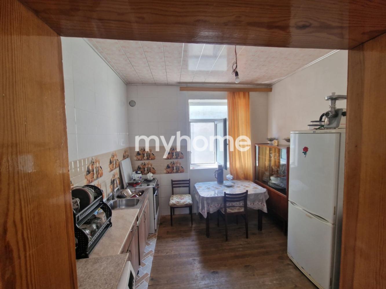 Bakıxanov qəsəbəsində 200m² həyət evi satılır Bakıxanov qəsəbəsində 200m² həyət evi satılır