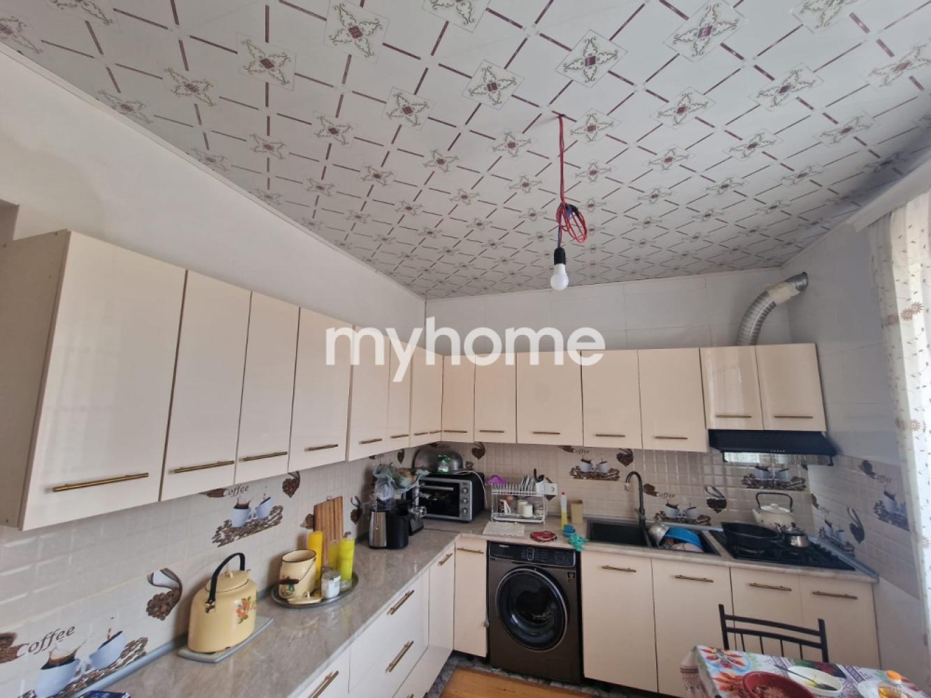 Bakıxanov qəsəbəsində 200m² həyət evi satılır Bakıxanov qəsəbəsində 200m² həyət evi satılır