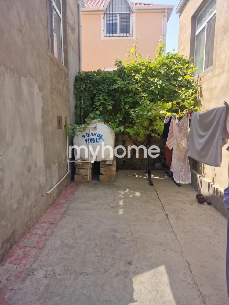 Bakıxanov qəsəbəsində 200m² həyət evi satılır Bakıxanov qəsəbəsində 200m² həyət evi satılır