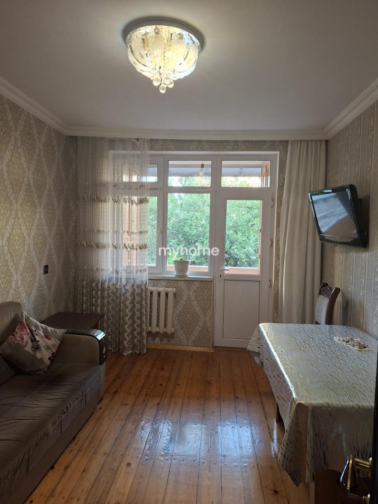 Qaraçuxur qəsəbəsi 130m² mənzil satılır