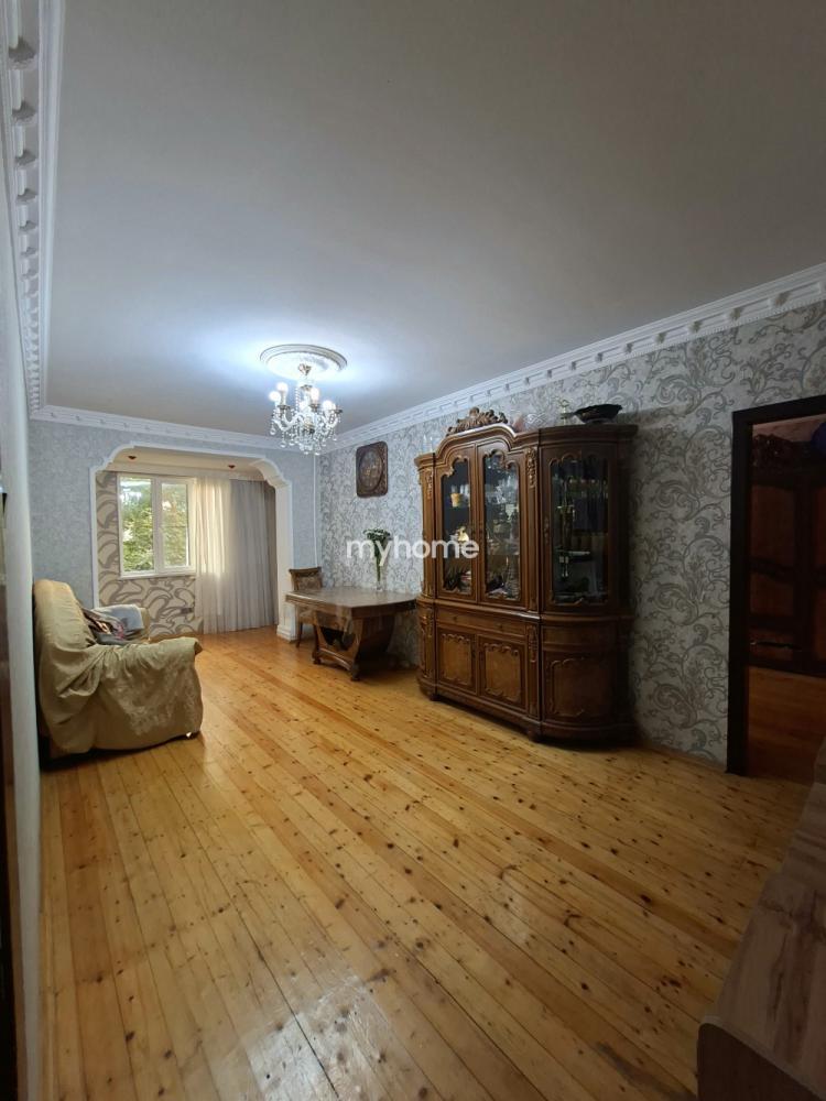 Qaraçuxur qəsəbəsi 130m² mənzil satılır