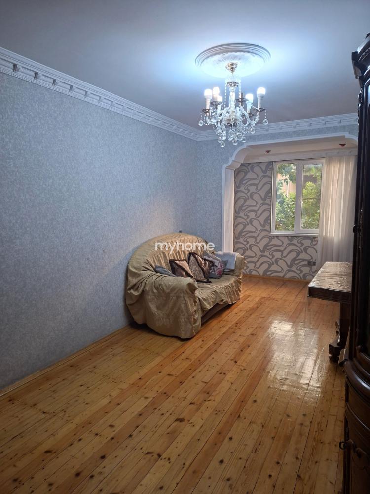 Qaraçuxur qəsəbəsi 130m² mənzil satılır