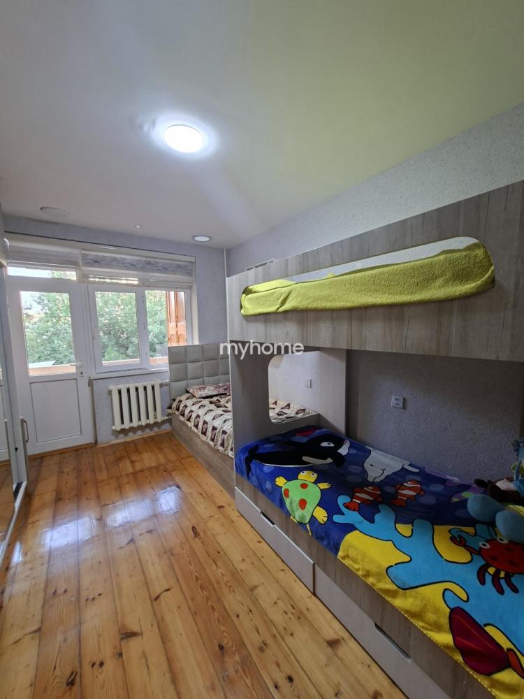 Qaraçuxur qəsəbəsində 130m² mənzil satılır Qaraçuxur qəsəbəsində 130m² mənzil satılır