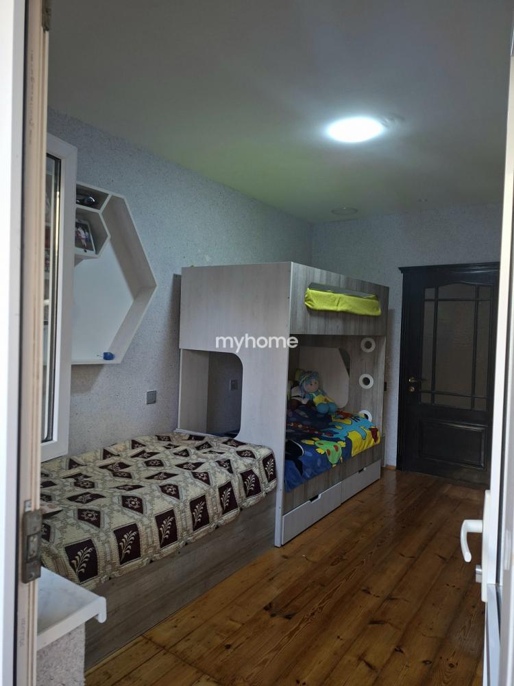 Qaraçuxur qəsəbəsində 130m² mənzil satılır Qaraçuxur qəsəbəsində 130m² mənzil satılır