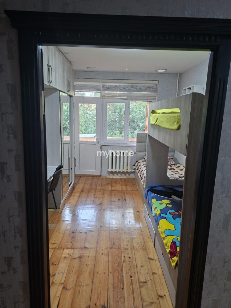 Qaraçuxur qəsəbəsində 130m² mənzil satılır Qaraçuxur qəsəbəsində 130m² mənzil satılır