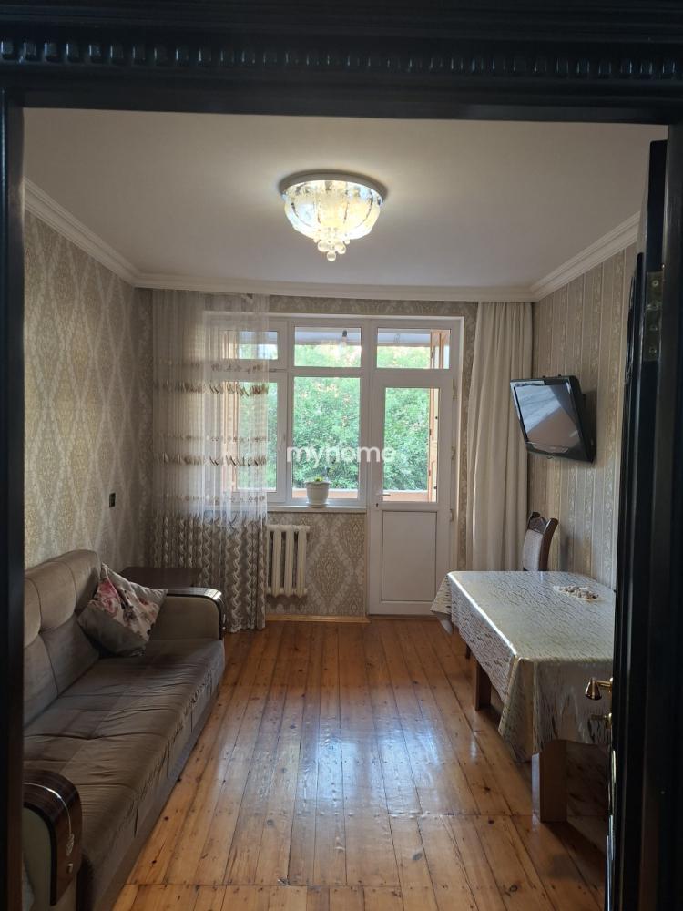 Qaraçuxur qəsəbəsində 130m² mənzil satılır Qaraçuxur qəsəbəsində 130m² mənzil satılır